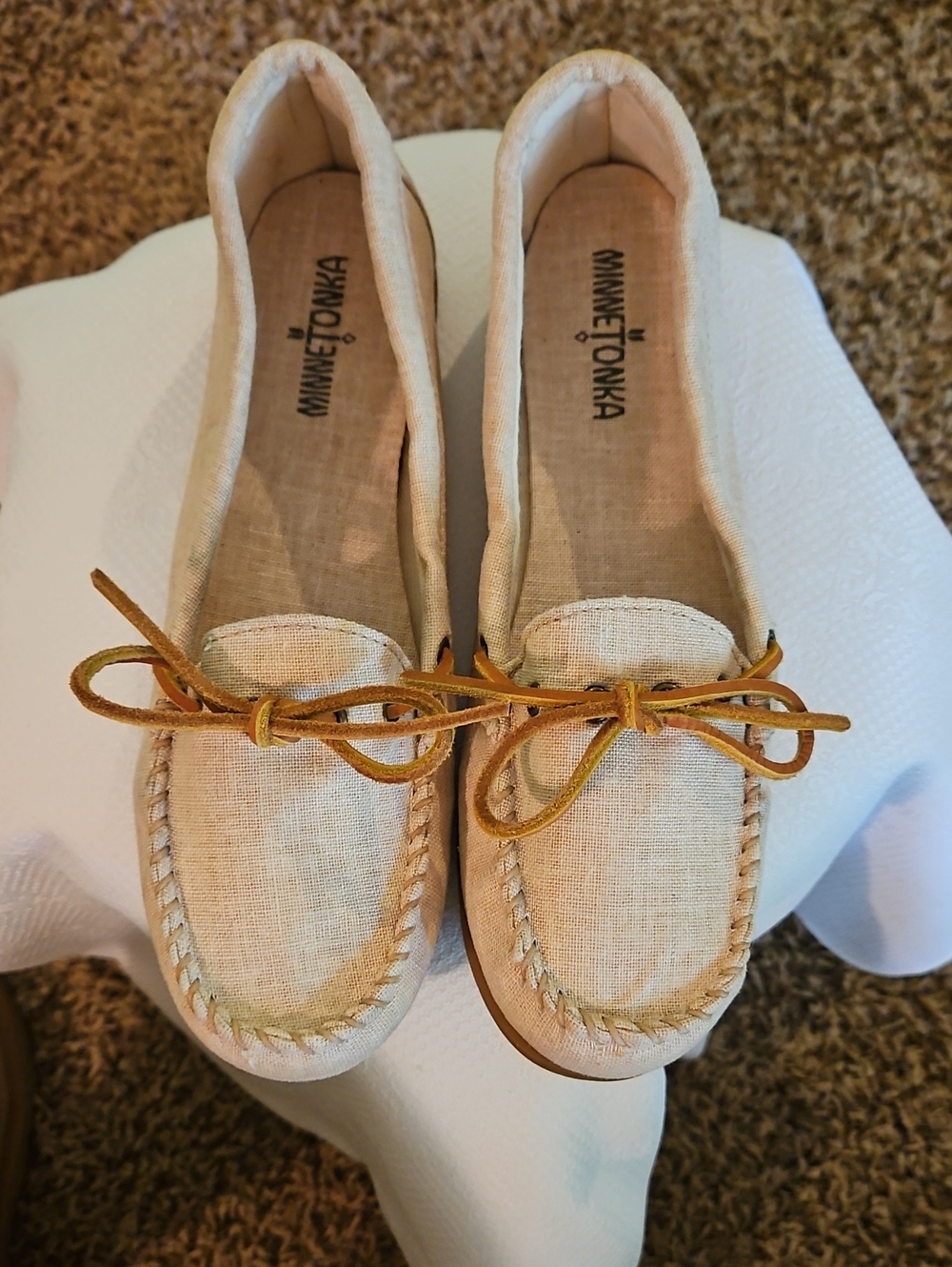 Minnetonka Women's Beige Canvas Loafers Sz 10 NWOT